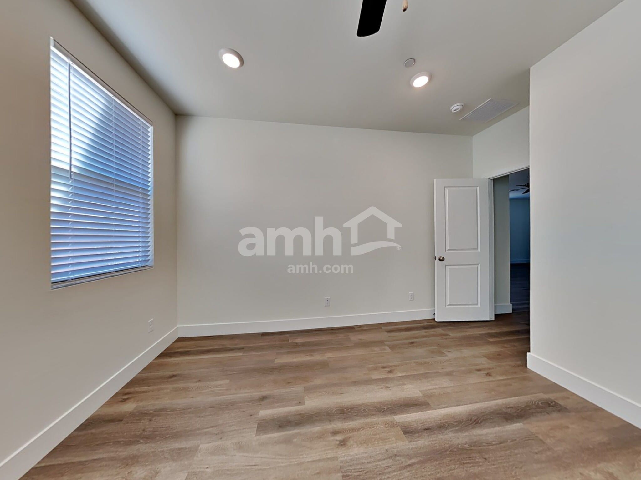 Building Photo - 521 Silverbell Falls Pl