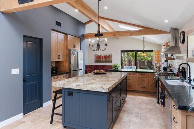 Building Photo - 1356 San Julian Dr