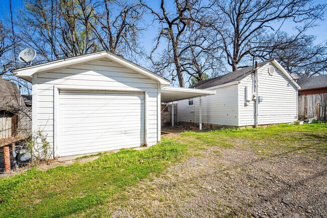 Building Photo - Charming 3 Bedroom House in Park Hill