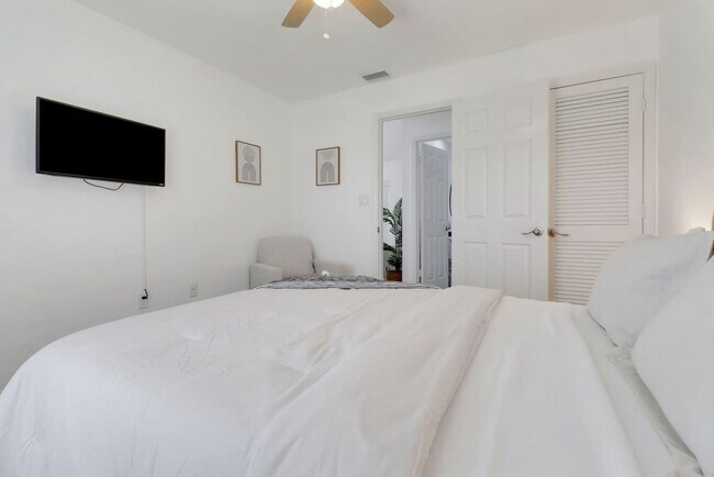 Building Photo - 1514 Forest Lakes Blvd