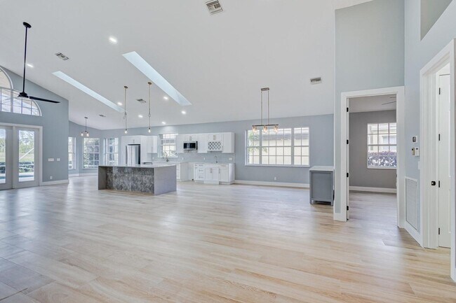 Building Photo - 8300 Bob-O-Link Dr