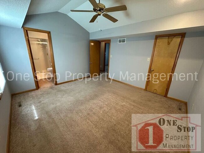 Building Photo - 3 bedroom, 2.5 bathroom home is desirable ...