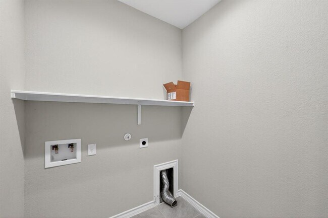 Building Photo - 161 Flexus Ln