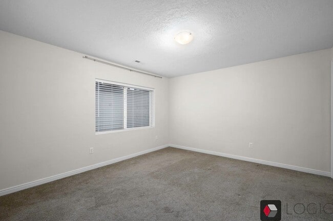 Building Photo - 3864 E Clubhouse Ln