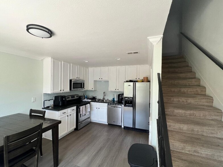 Kitchen - 1845 Anaheim Ave