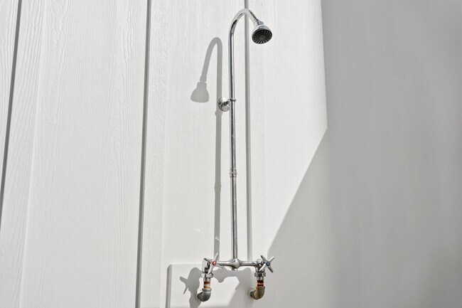 Building Photo - 14300 Front Beach Rd