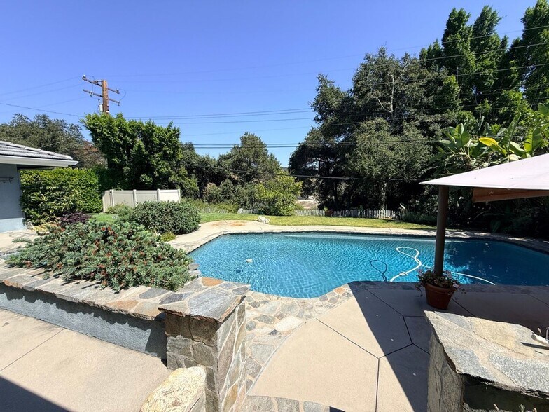 Building Photo - Beautiful 3bed 3bath, plus bonus room home in Highland Oaks neighborhood of Arcadia