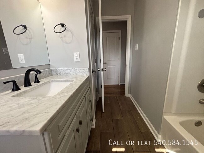 Building Photo - 449 Missimer Ln