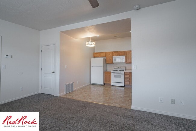 Building Photo - Enjoy Scenic Ivins Living – 3-Bed, 2-Bath ...