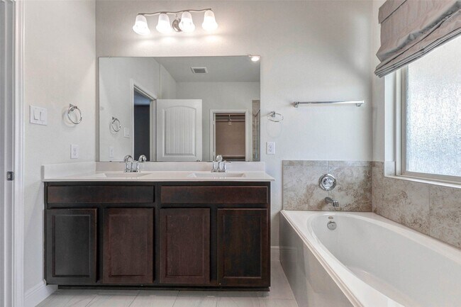 Building Photo - 26043 Quiet Field Ct