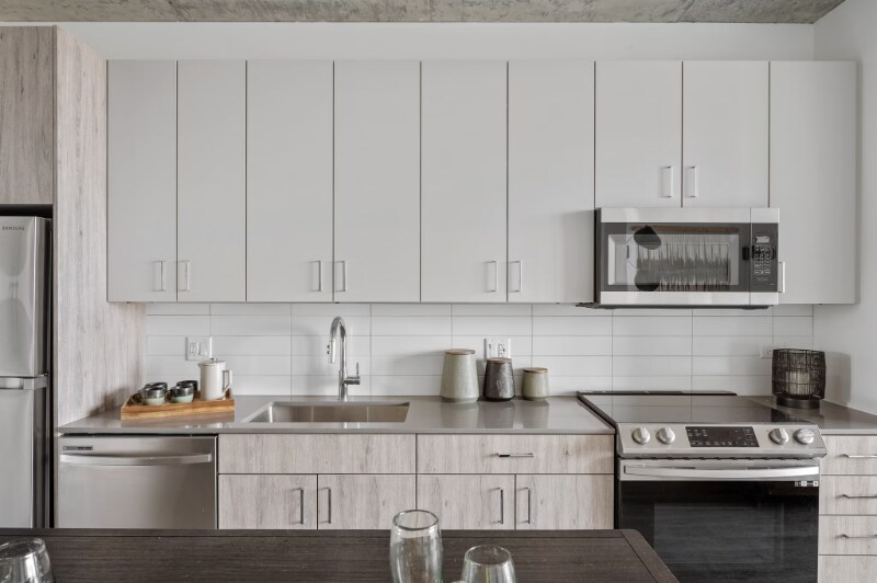 Building Photo - 468 W Chicago Ave