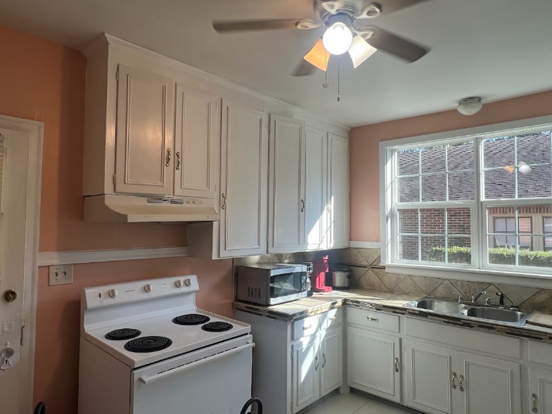 Building Photo - 219 S Panama St