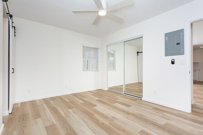 Building Photo - **PRICE REDUCED!** Amazing Renovated 1-BR ...
