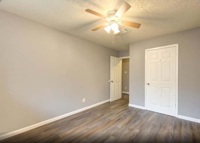 Building Photo - 10727 Sagewillow Ln