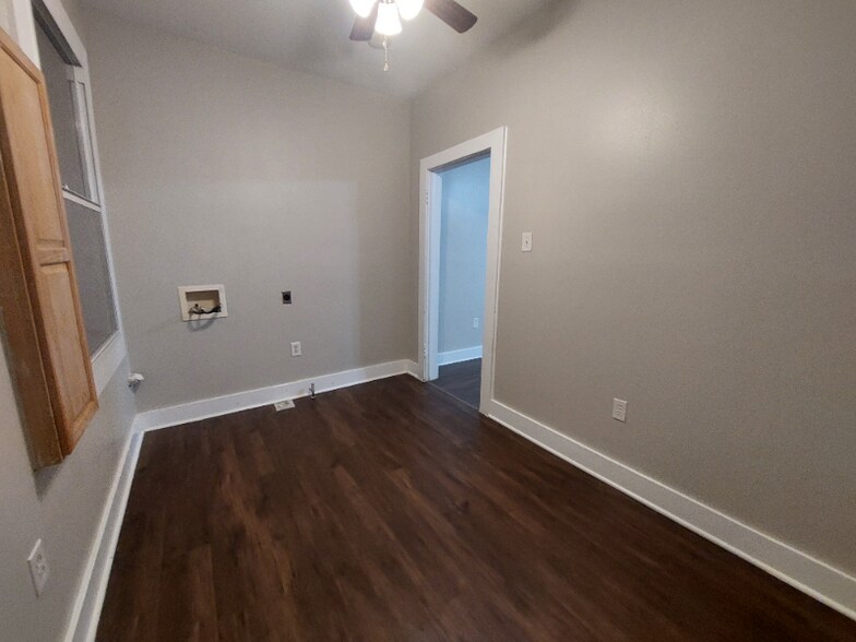 Building Photo - 2413 Painters St