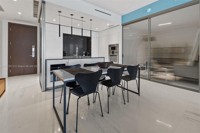 Building Photo - 300 Biscayne Blvd Way