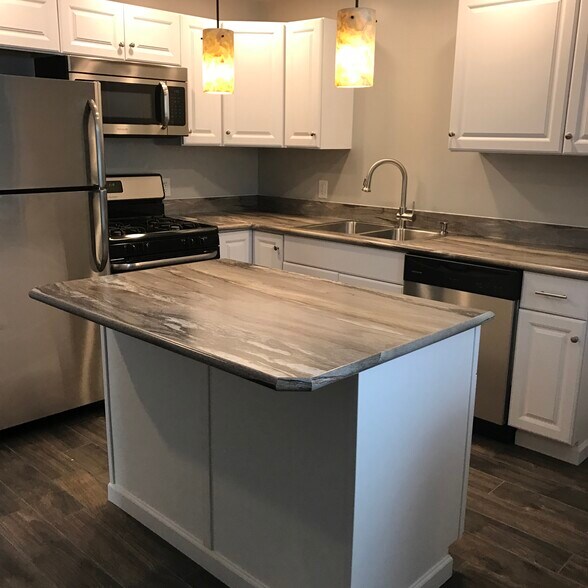 Building Photo - 116 E Main St