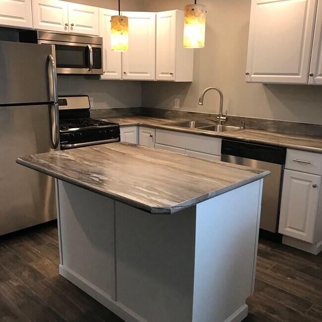 Building Photo - 116 E Main St