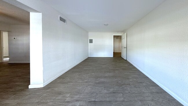 Building Photo - 2928 W Elrod Ave