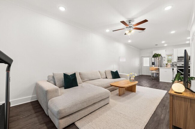 Building Photo - 338 N Sand Palm Rd