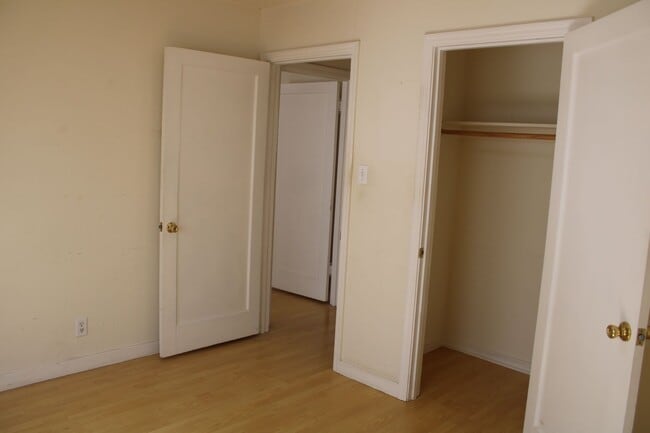 Building Photo - ***COMING SOON*** Three Bedroom, 1 1/2 Bathroom House with 2 Garages and Side Yard Access in Pitt...