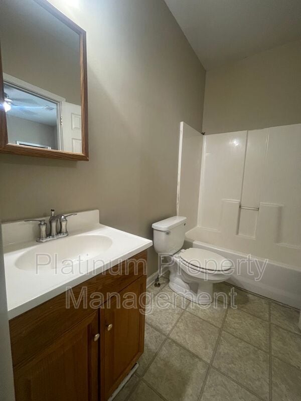 Building Photo - 22 Weyman Ave SW