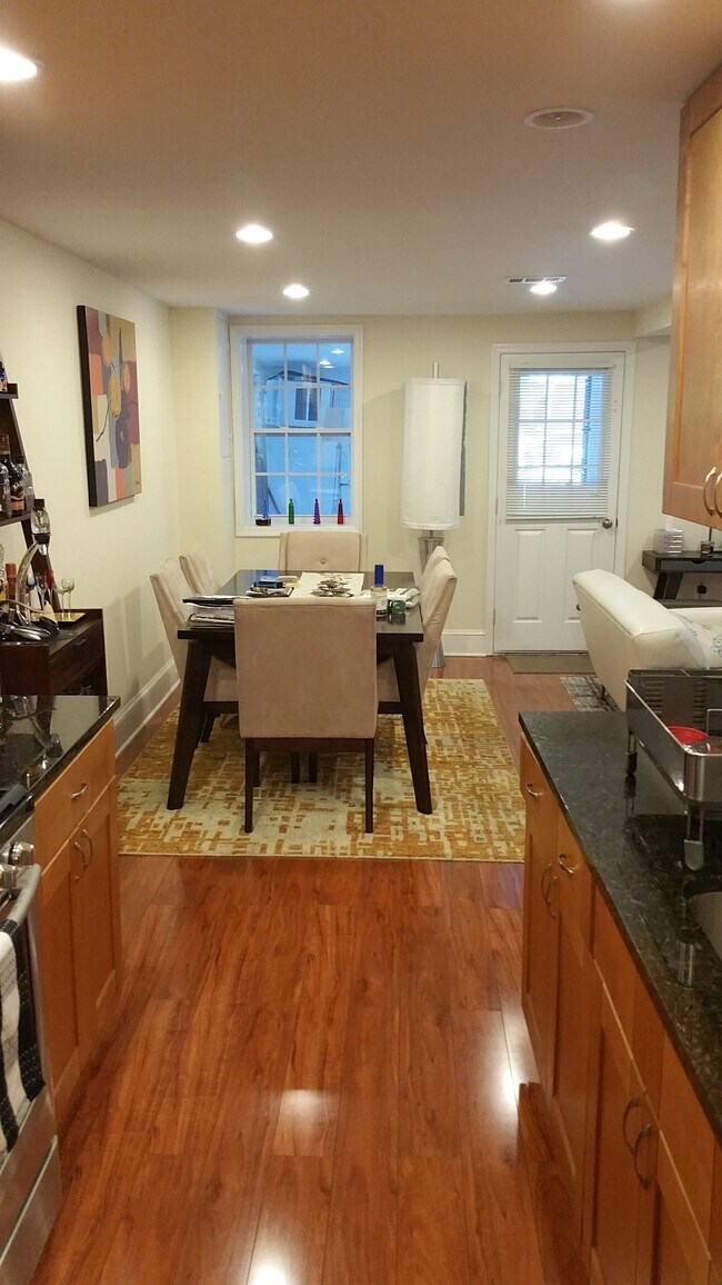 Dining oom - 1641 Irving St NW