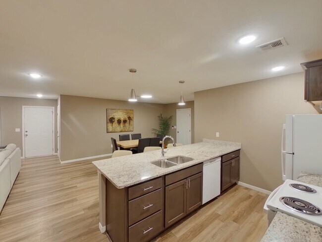 Building Photo - 520 Mathewson St