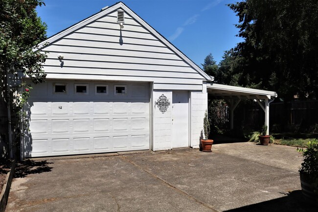 Building Photo - 3/1.5 Bungalow at historic Kenton Park!