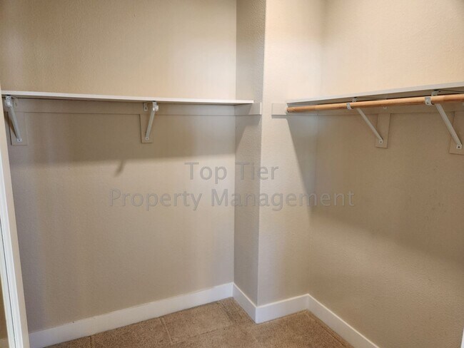 Building Photo - ***Spectacular 2-Story 4 bed, 2.5 bath, 2,...