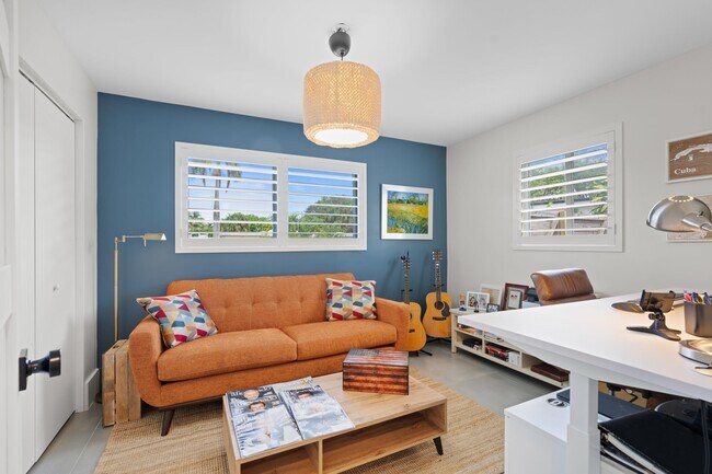 Building Photo - 450 NE 5th Cir