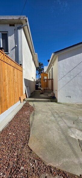 Building Photo - 54 N Mayfair Ave
