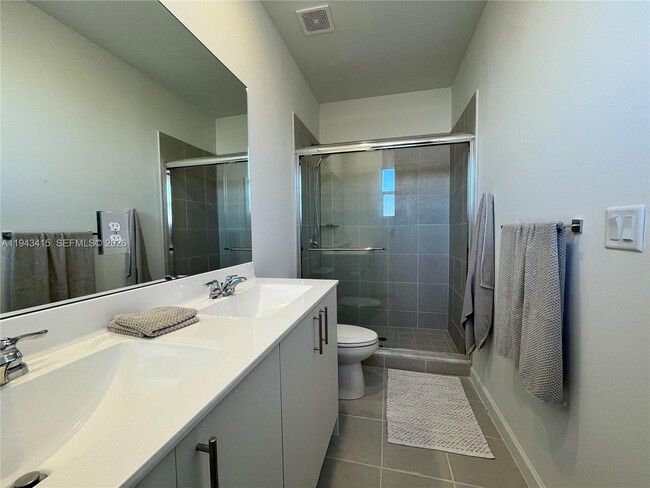 Building Photo - 2627 SE 28th Dr