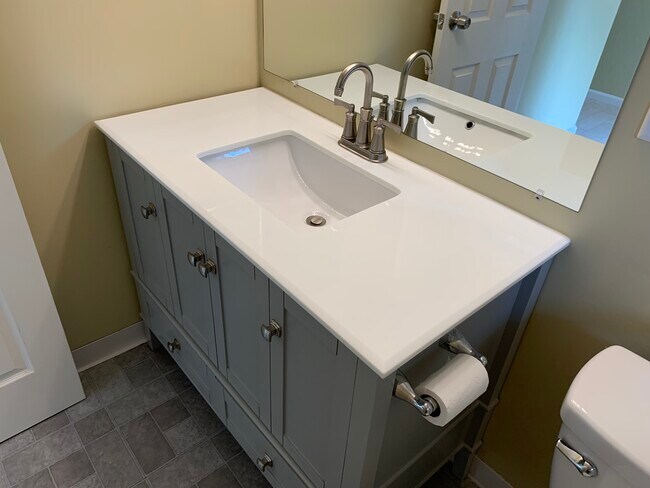 Building Photo - 1423 Regent St