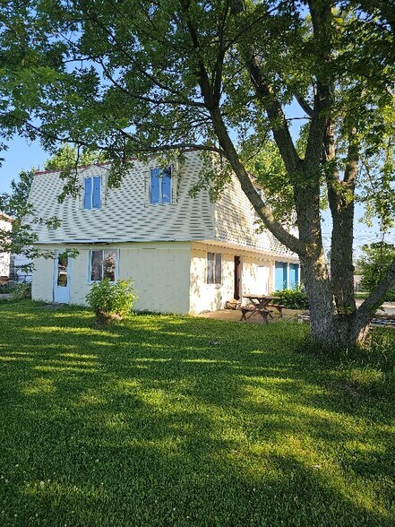 Primary Photo - 19 Lloyd Dr