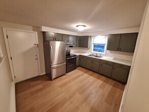 Building Photo - 204 Elm St