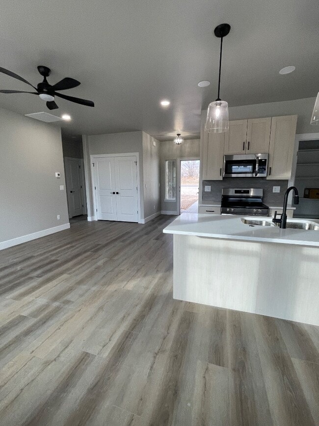 Building Photo - 2011 18th St