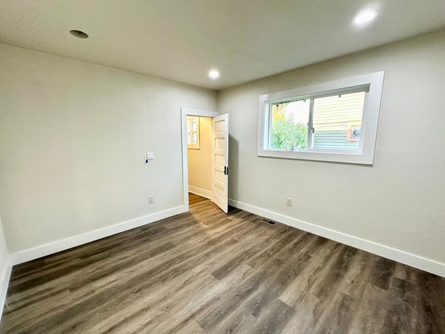 Building Photo - Fully remodeled 4-bedroom, 2-bathroom lumi...