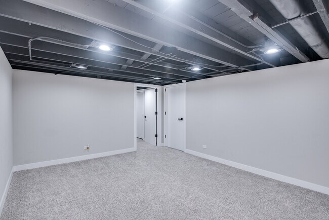 Building Photo - 1520 N Prairie Ave