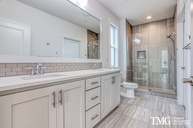 Building Photo - Single level 4 Bedroom 2 Bathroom Home in ...