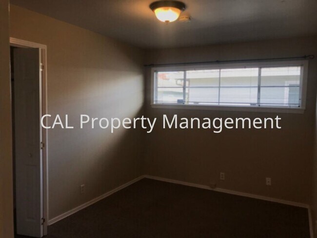 Building Photo - South Salinas 3 Bedroom, 2 Bath Home