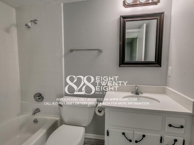 Building Photo - *AVAILABLE NOW!* Spacious 3 Bed/2.5 Bath Condo in East Norman!