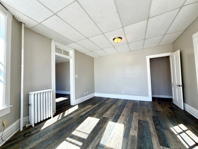 Building Photo - 162 S Potomac St