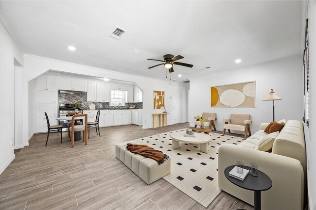 Building Photo - 609 Avenue M