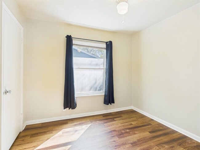 Building Photo - 1411 Kamar Dr