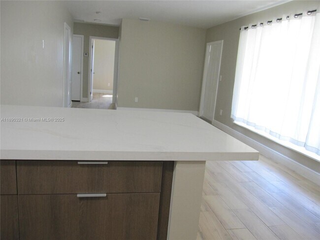 Building Photo - 3151 SW 37th Terrace