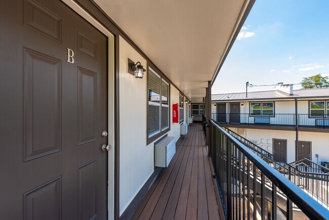 Building Photo - North Creek Crossing