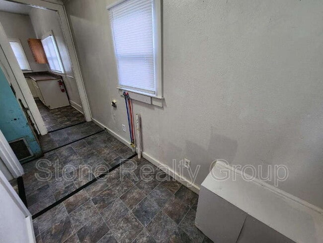 Building Photo - 1119 S 11th St