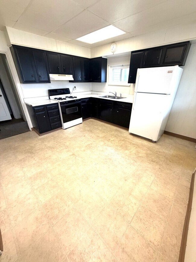 Building Photo - 914 Lawrence St