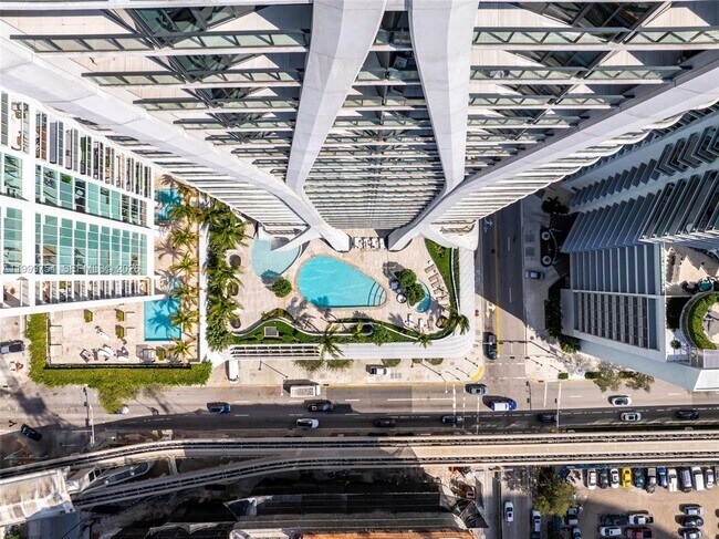 Building Photo - 1000 Biscayne Blvd